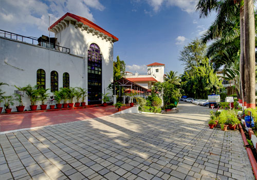 Khanvel Resort swimming pool